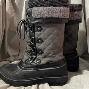 Snow boots size 7-1/2-8 worn one shirt winter. Great condition
